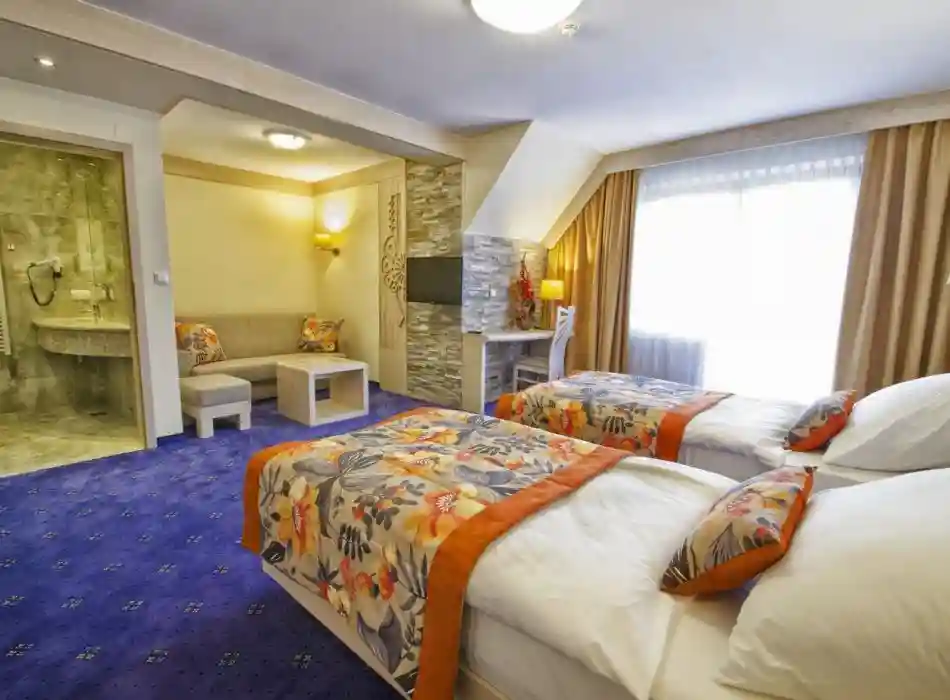 Hotel Toporów Premium - atmosférický interiér 7